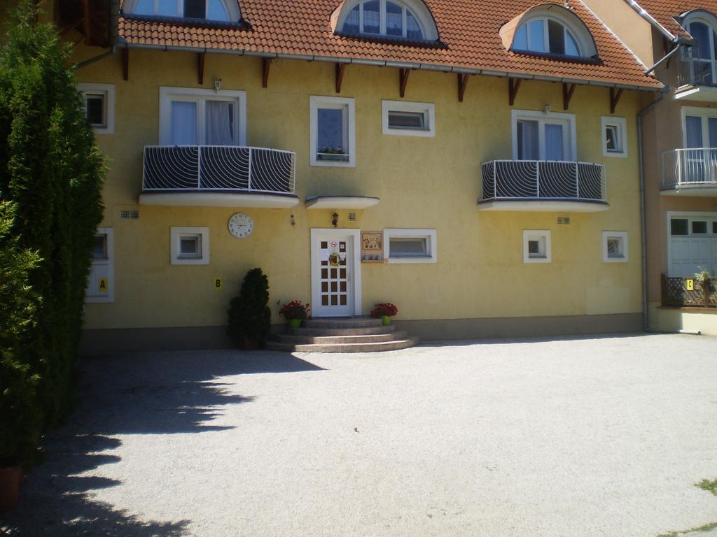 Tarr-Timea Apartmanok Keszthely Luaran gambar